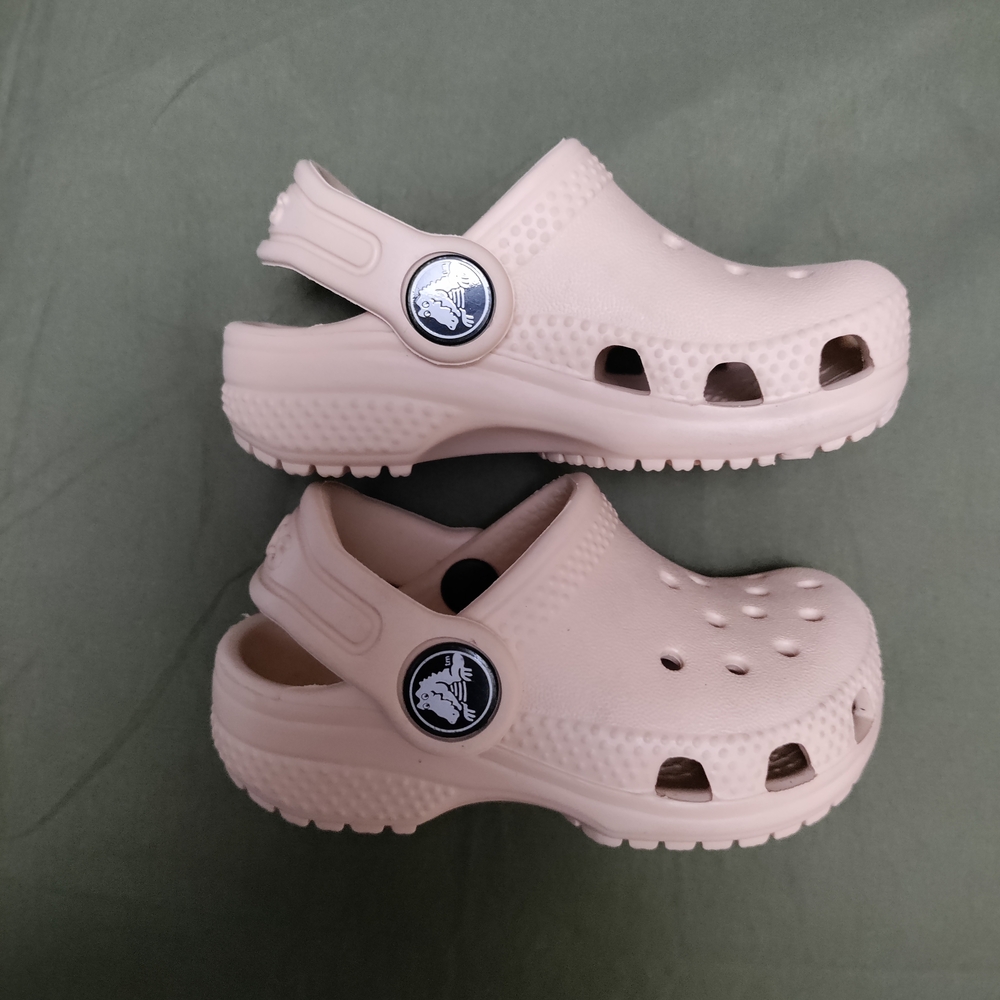 CROCS Cream Sandals Ventilated Foam Design